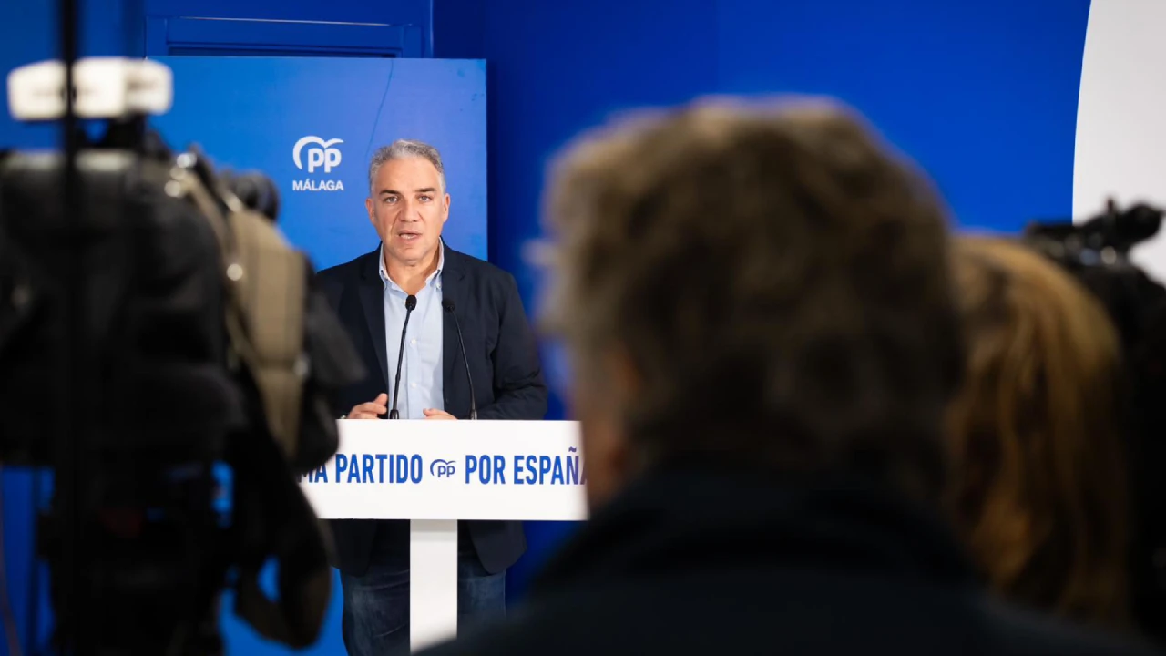 Bendodo: “Nada ejemplifica tan bien el castigo de Sánchez a Málaga como la subida del peaje de la Costa del Sol”